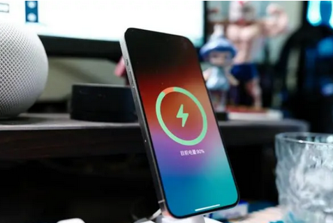 武陟苹果15换屏服务分享用什么充电器给iPhone15充电更好 